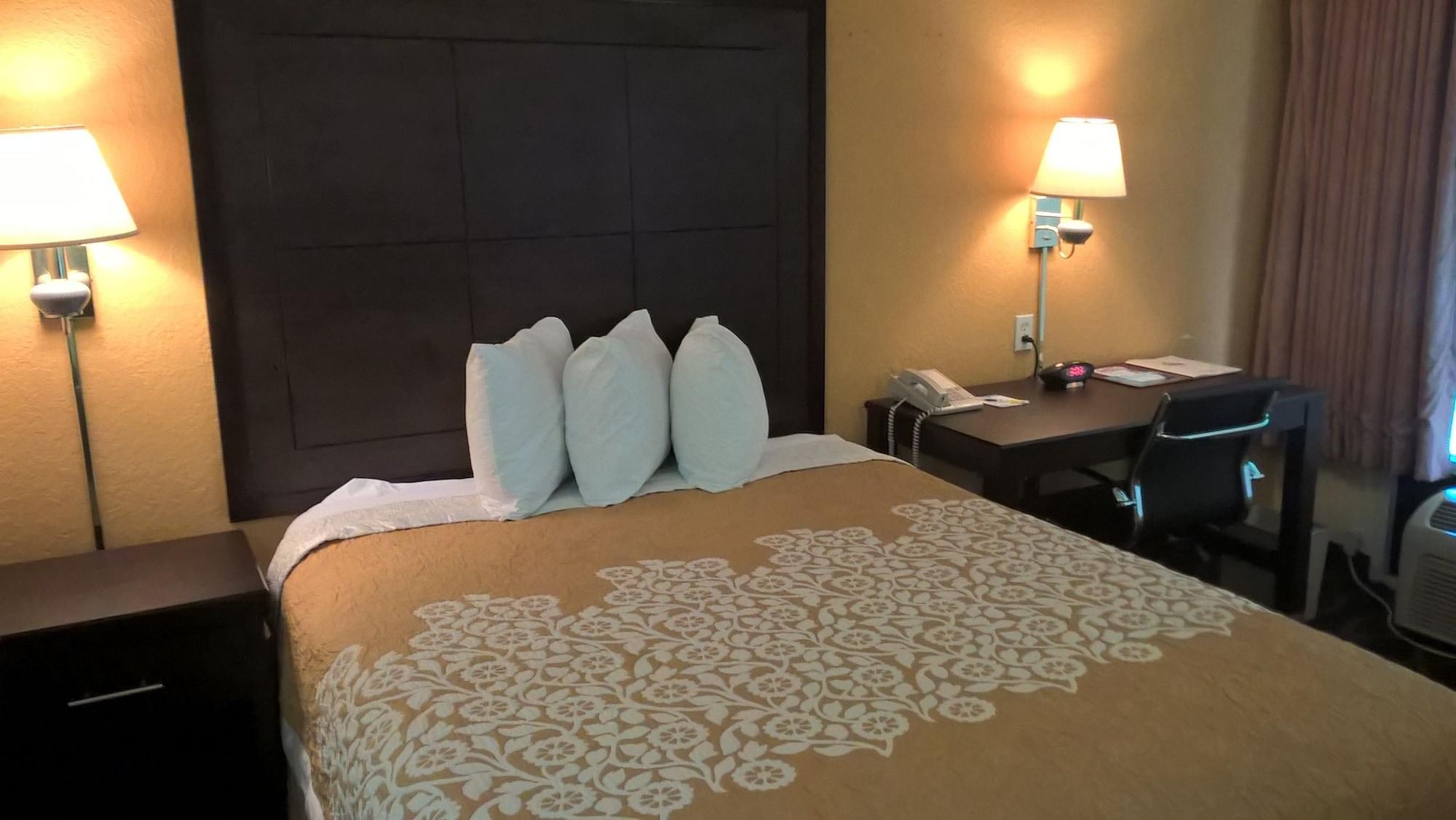Days Inn & Suites By Wyndham Port Richey Eksteriør bilde