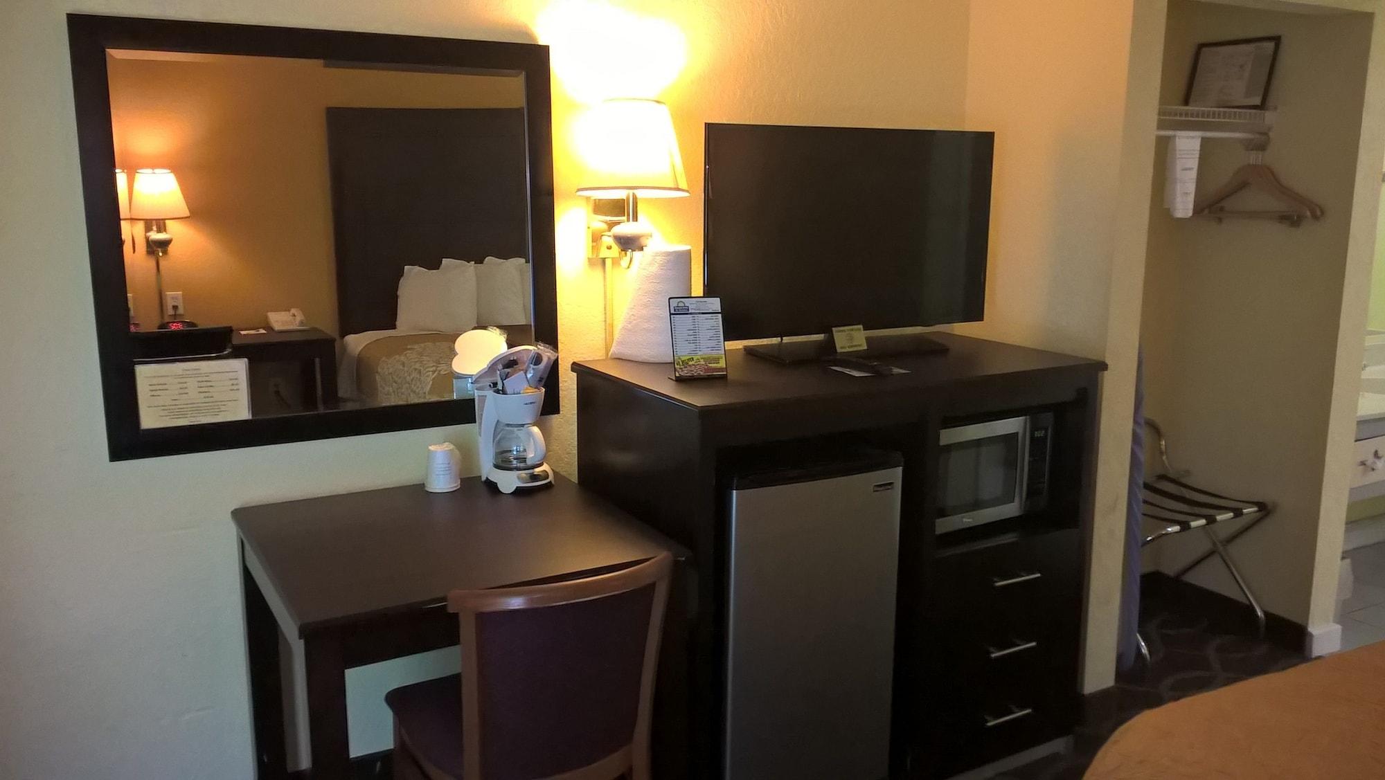 Days Inn & Suites By Wyndham Port Richey Eksteriør bilde