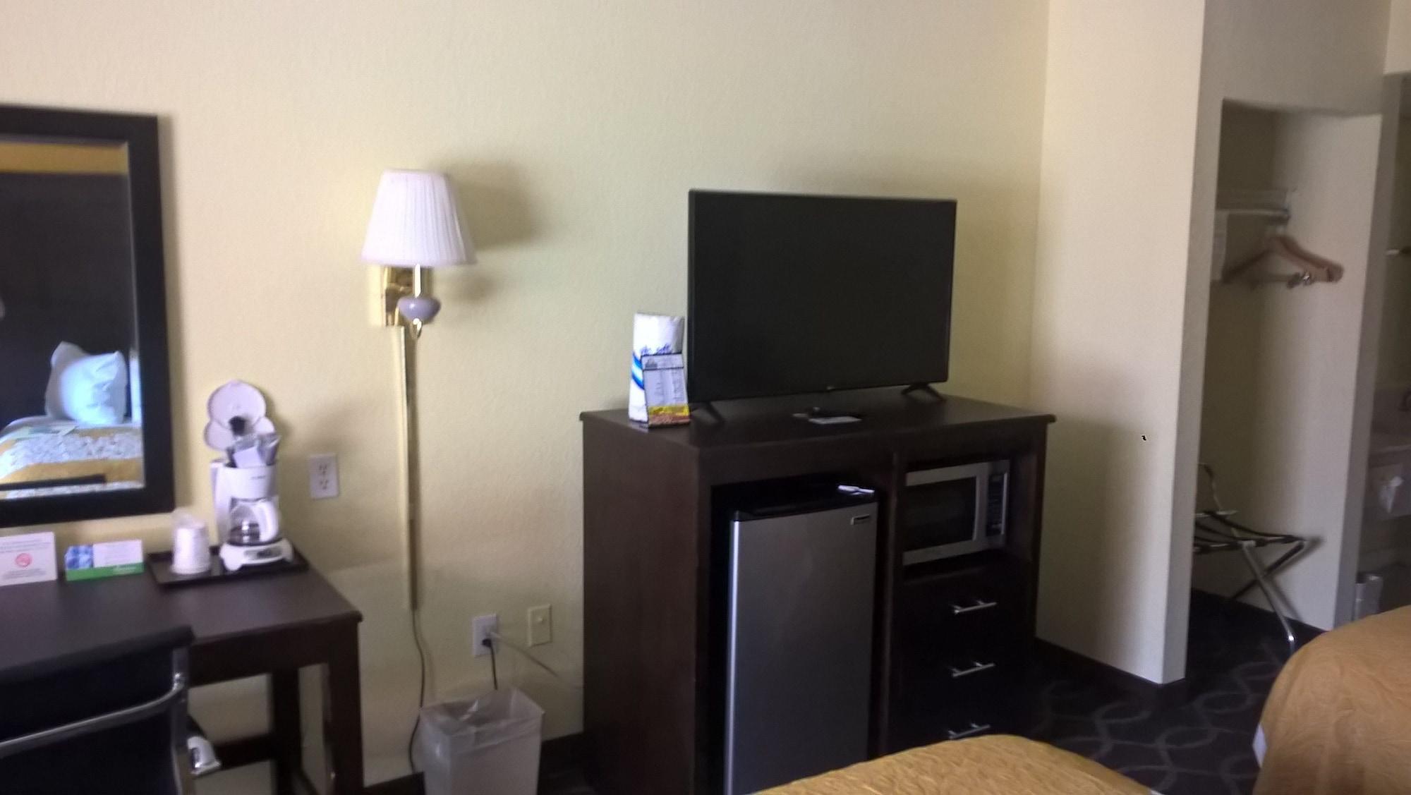 Days Inn & Suites By Wyndham Port Richey Eksteriør bilde