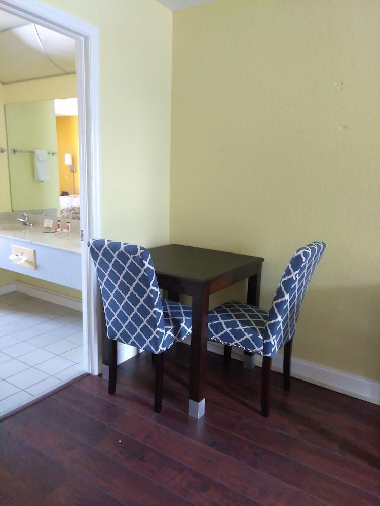 Days Inn & Suites By Wyndham Port Richey Eksteriør bilde