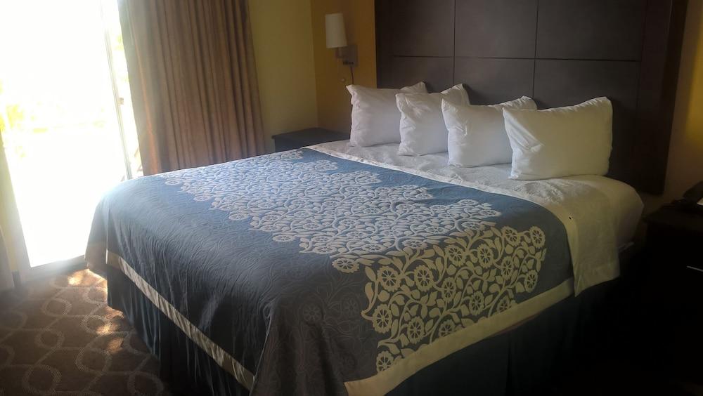 Days Inn & Suites By Wyndham Port Richey Eksteriør bilde