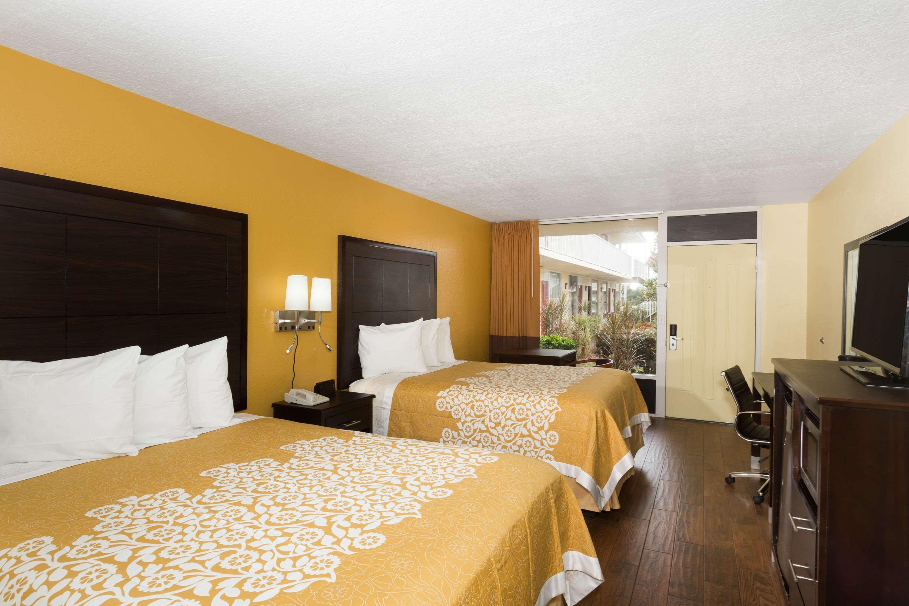 Days Inn & Suites By Wyndham Port Richey Eksteriør bilde
