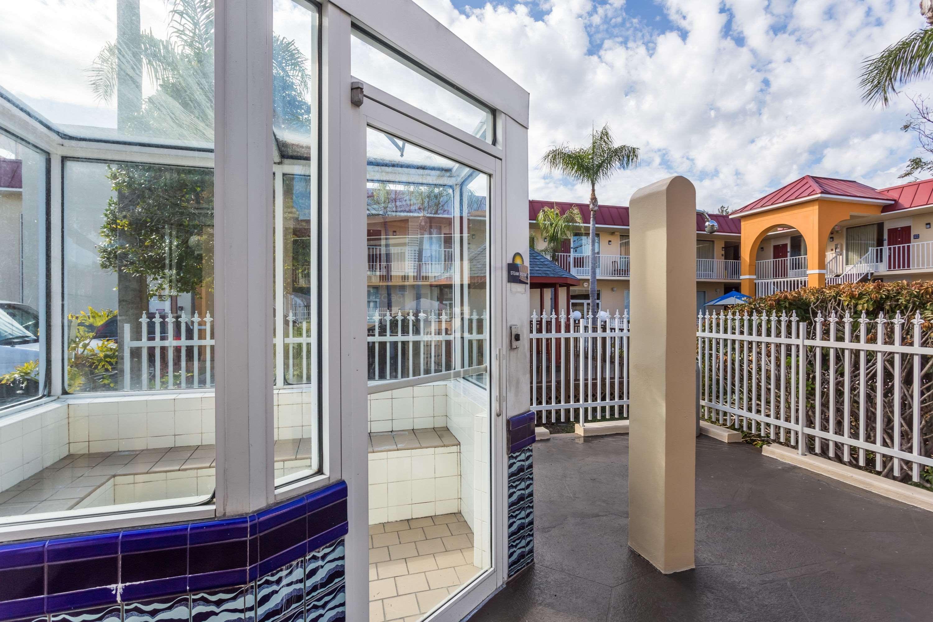 Days Inn & Suites By Wyndham Port Richey Eksteriør bilde