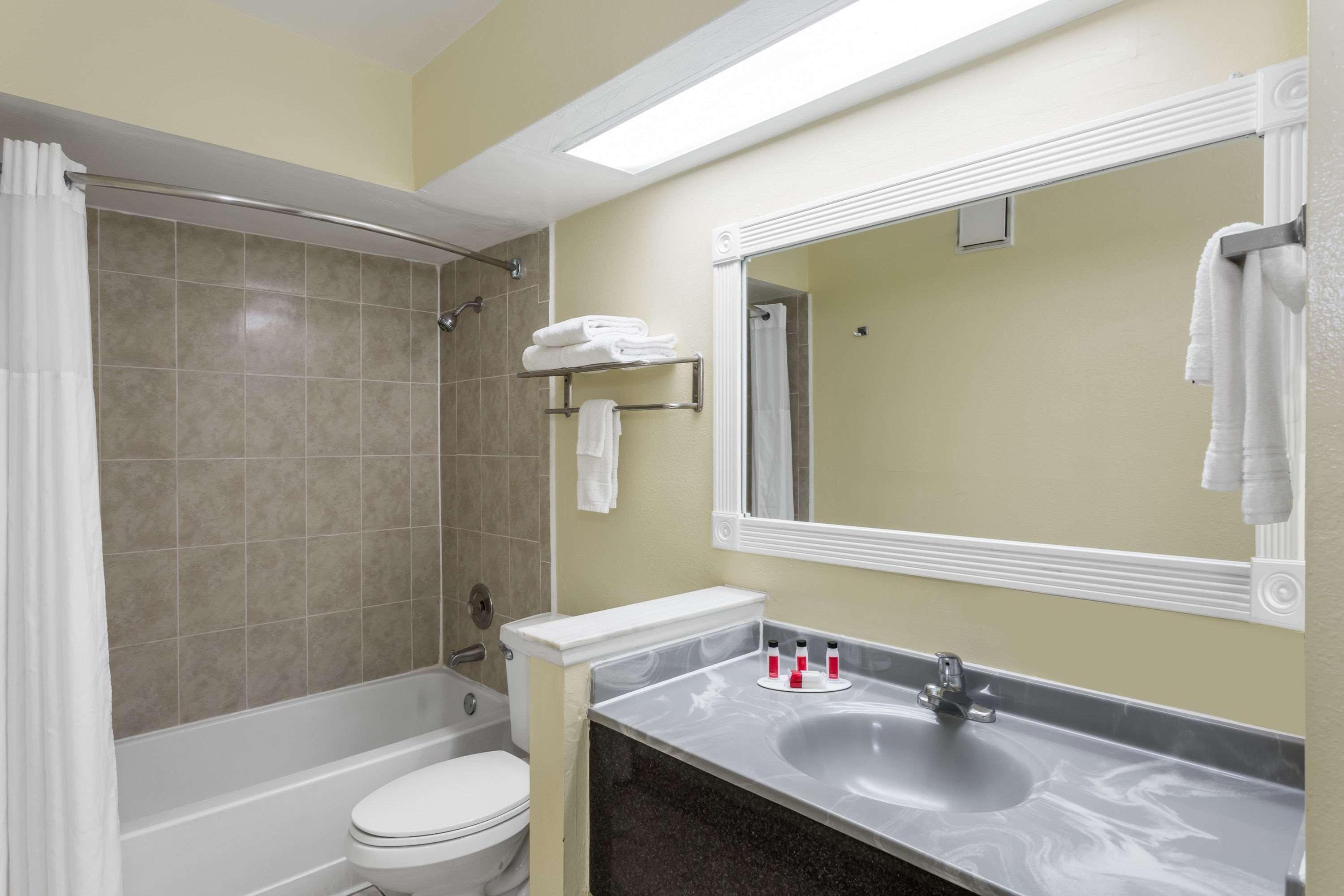 Days Inn & Suites By Wyndham Port Richey Eksteriør bilde