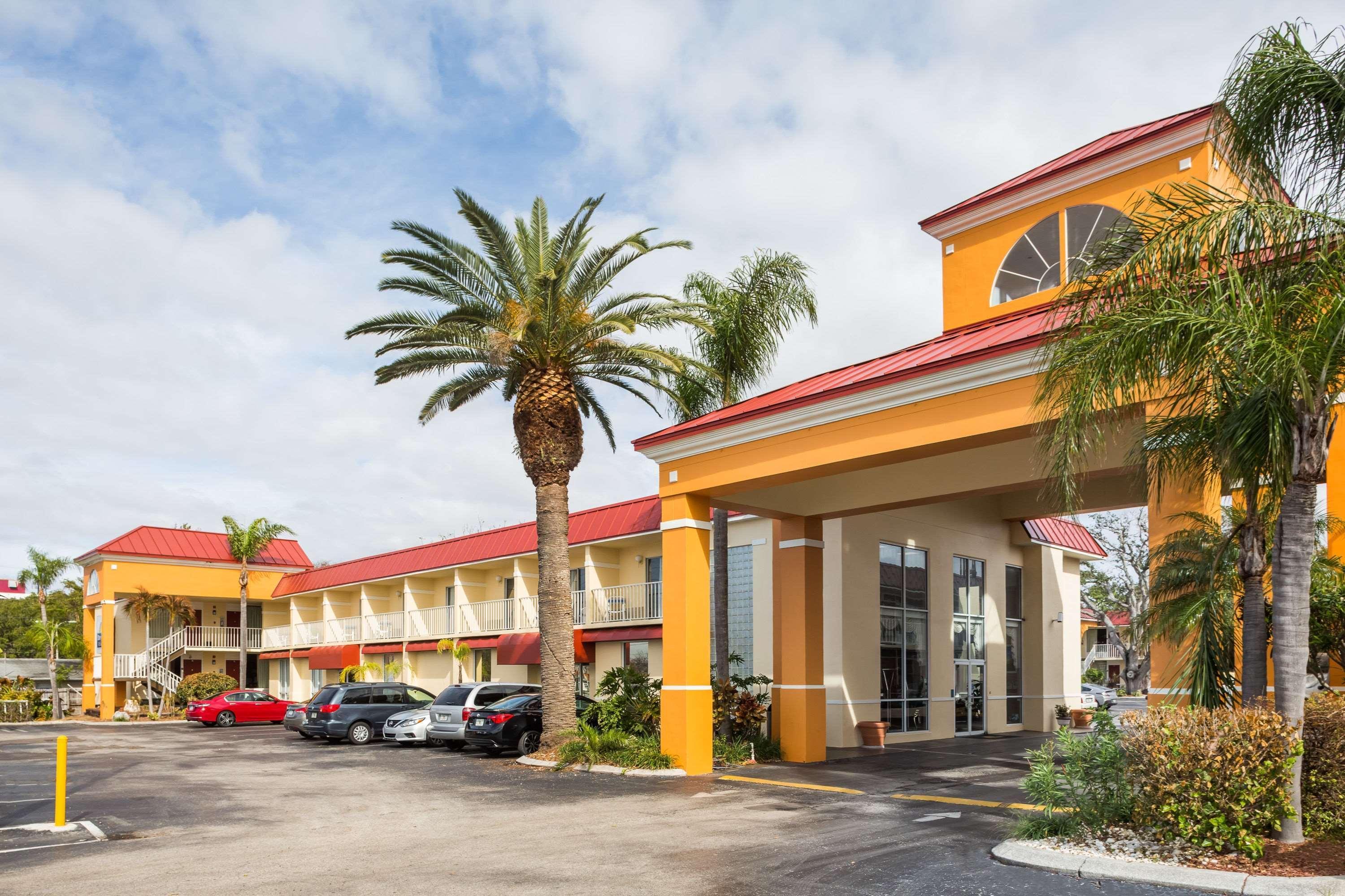 Days Inn & Suites By Wyndham Port Richey Eksteriør bilde