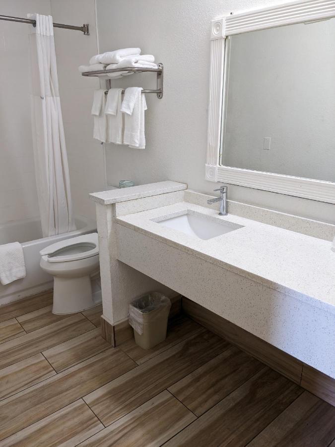 Days Inn & Suites By Wyndham Port Richey Eksteriør bilde