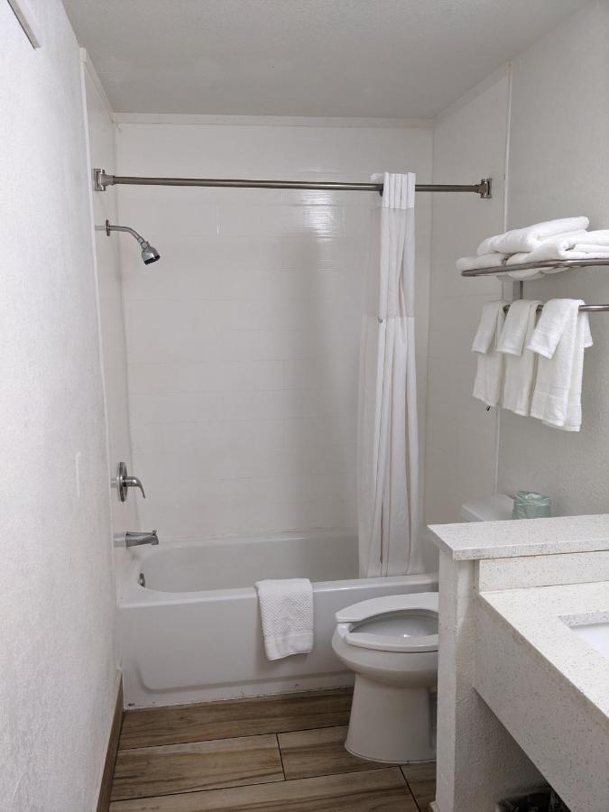 Days Inn & Suites By Wyndham Port Richey Eksteriør bilde