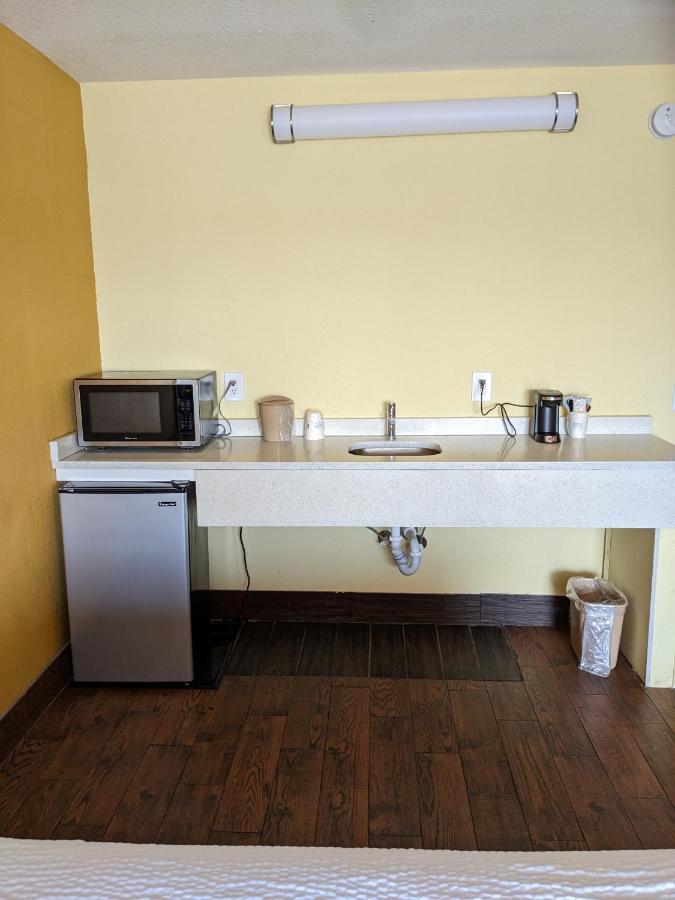 Days Inn & Suites By Wyndham Port Richey Eksteriør bilde