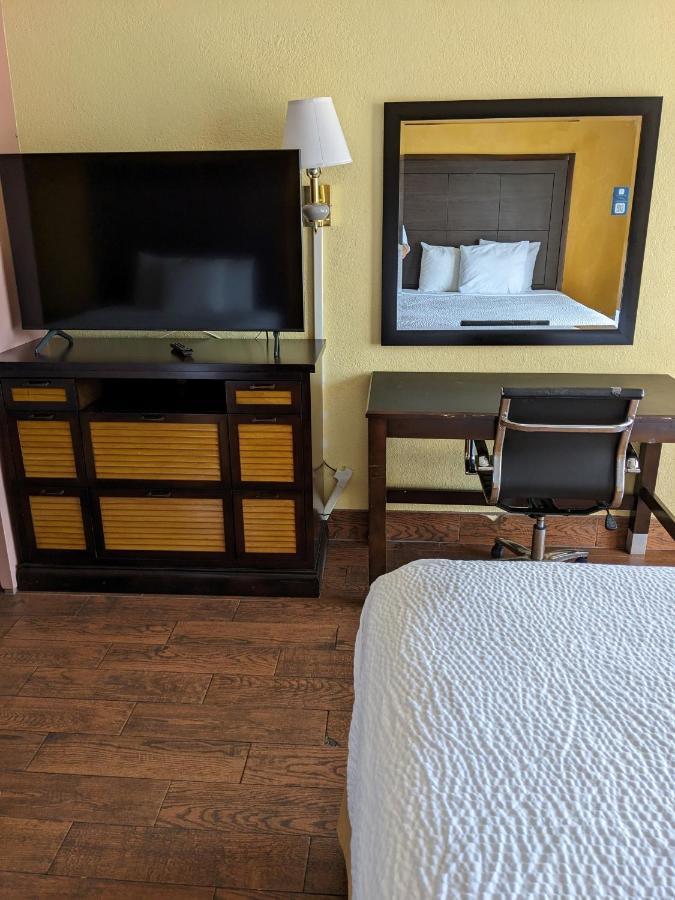 Days Inn & Suites By Wyndham Port Richey Eksteriør bilde