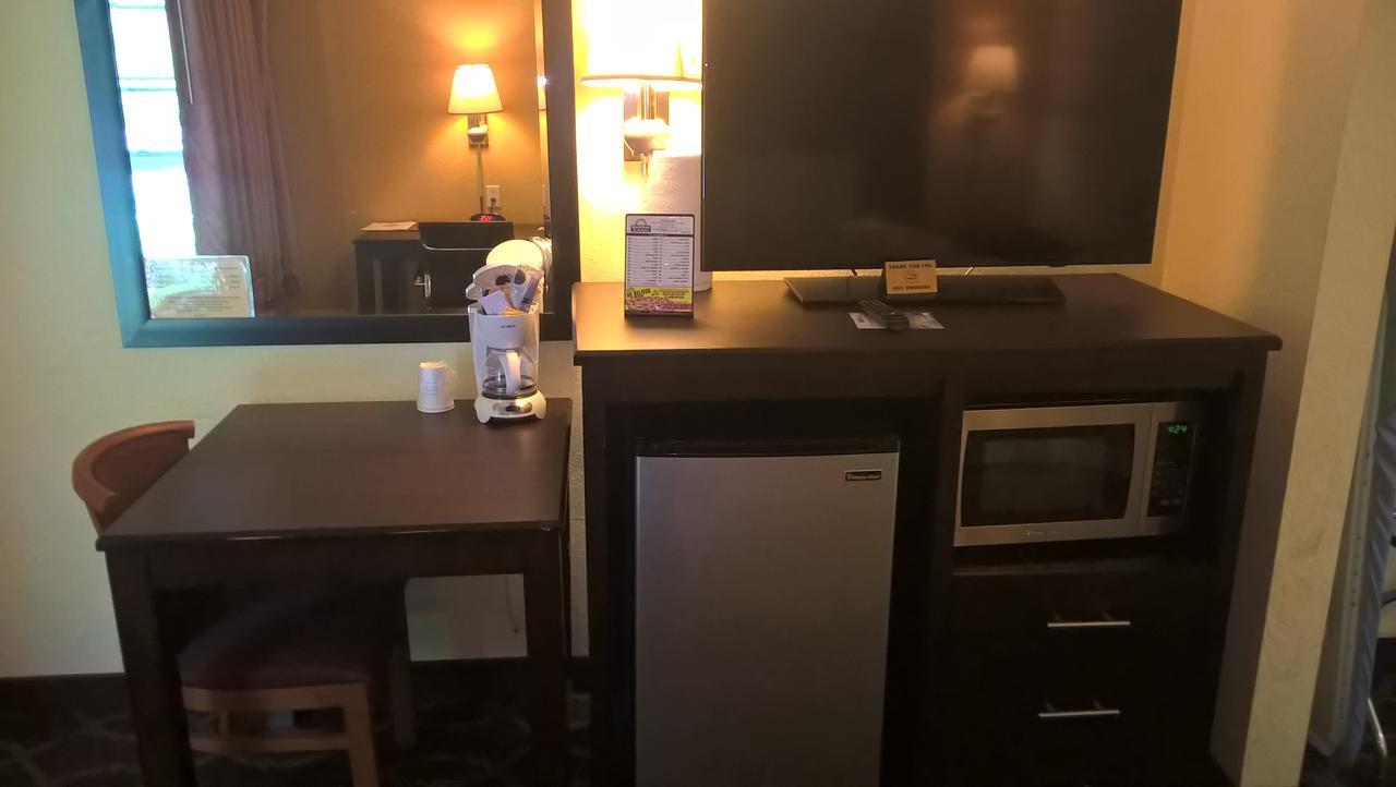 Days Inn & Suites By Wyndham Port Richey Eksteriør bilde