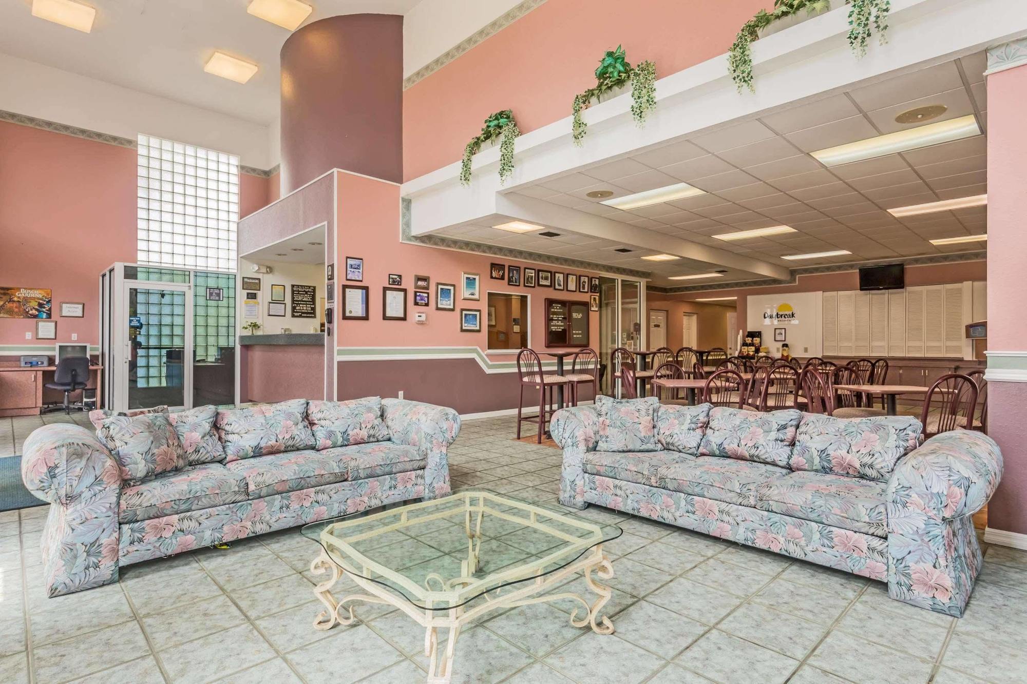 Days Inn & Suites By Wyndham Port Richey Eksteriør bilde