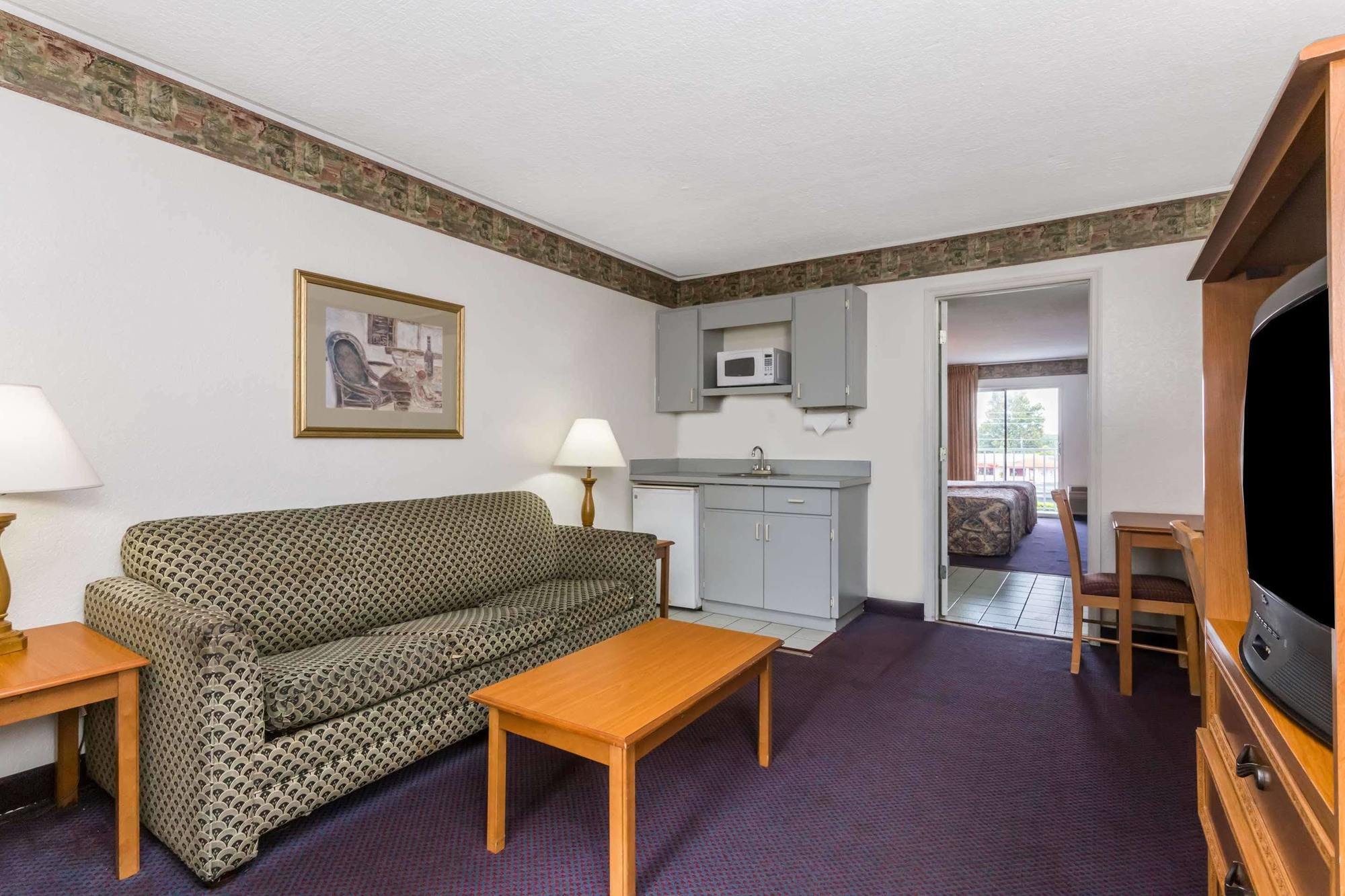 Days Inn & Suites By Wyndham Port Richey Eksteriør bilde