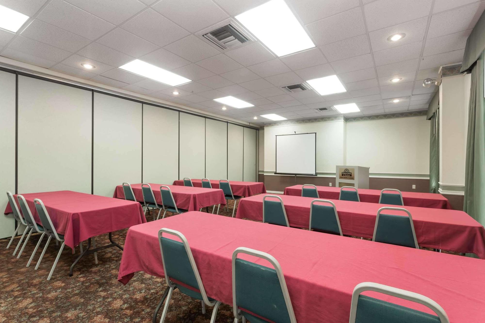 Days Inn & Suites By Wyndham Port Richey Eksteriør bilde
