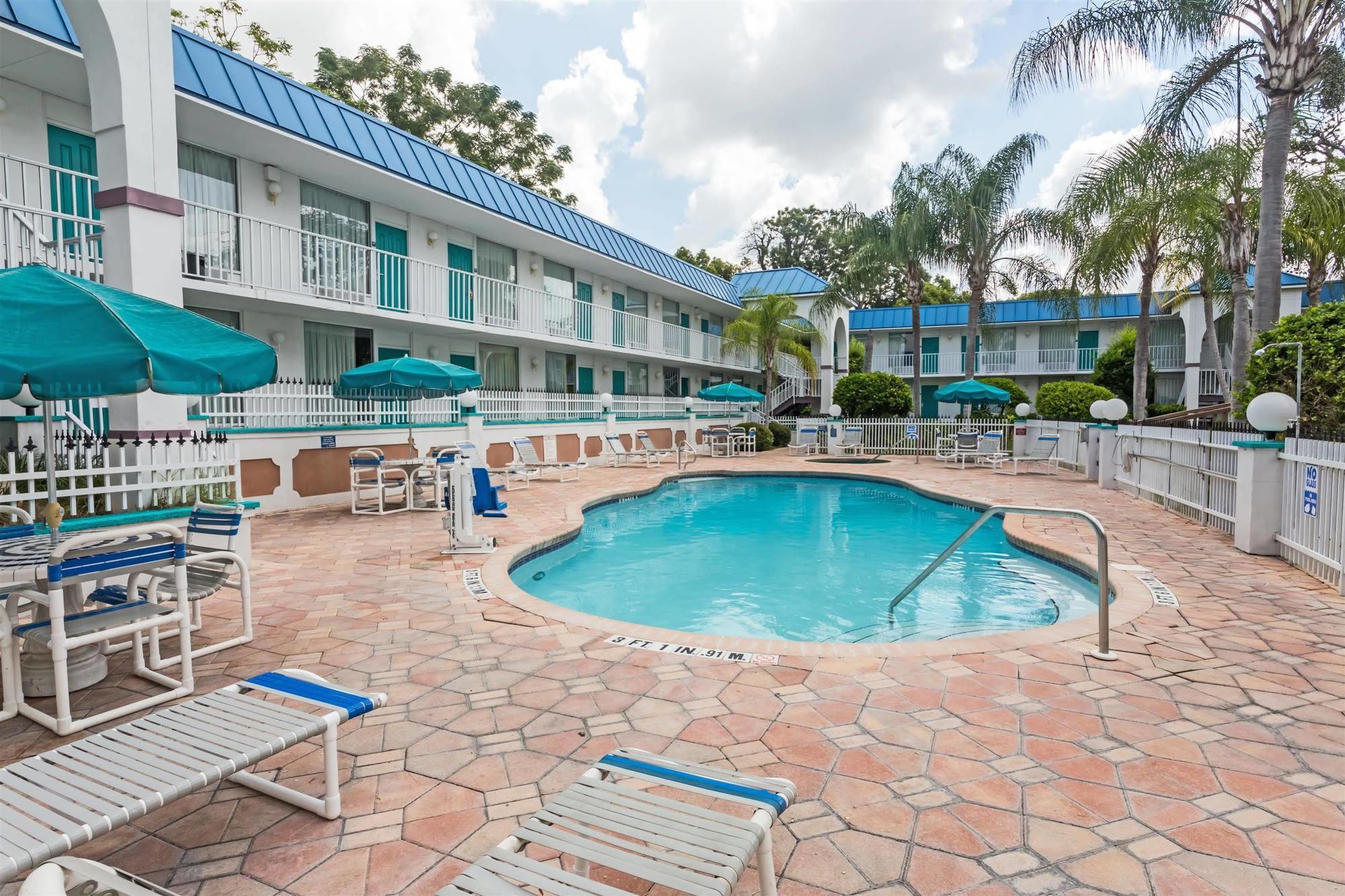 Days Inn & Suites By Wyndham Port Richey Eksteriør bilde